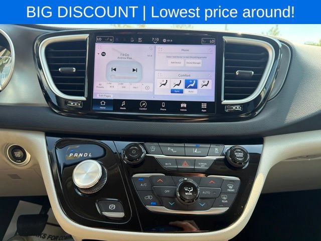 Used 2023 Chrysler Pacifica Touring-L FWD image 35