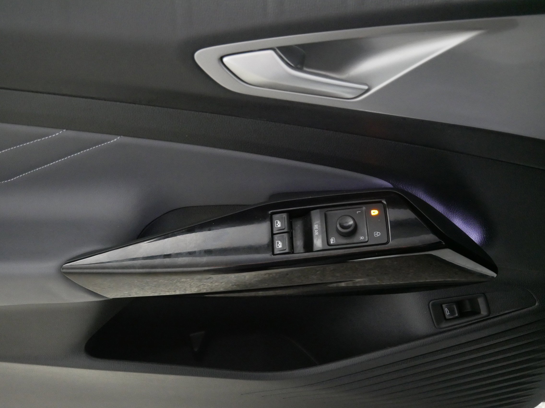 Used 2024 Volkswagen ID.4 Pro S image 19