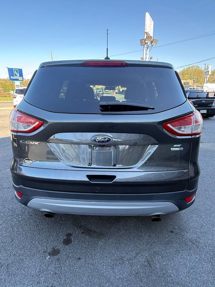 Used 2016 Ford Escape SE image 3
