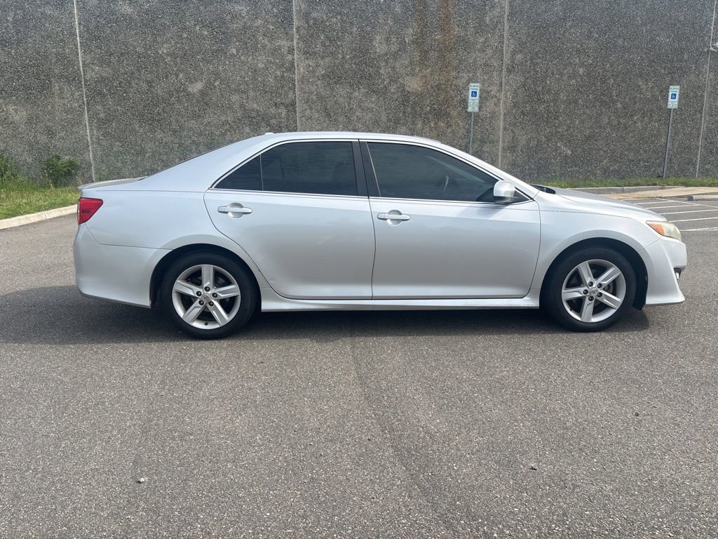 Used 2012 Toyota Camry SE w/ Leather Pkg FWD image 8