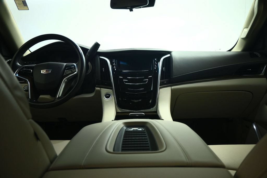 Used 2019 Cadillac Escalade Luxury w/ LPO, Radiant Package AWD/4WD image 37