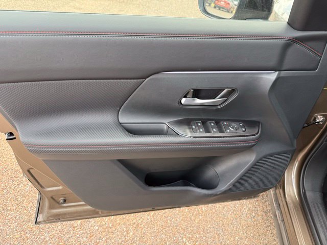 New 2026 Nissan Kicks SR w/ SR Premium Package FWD image 10