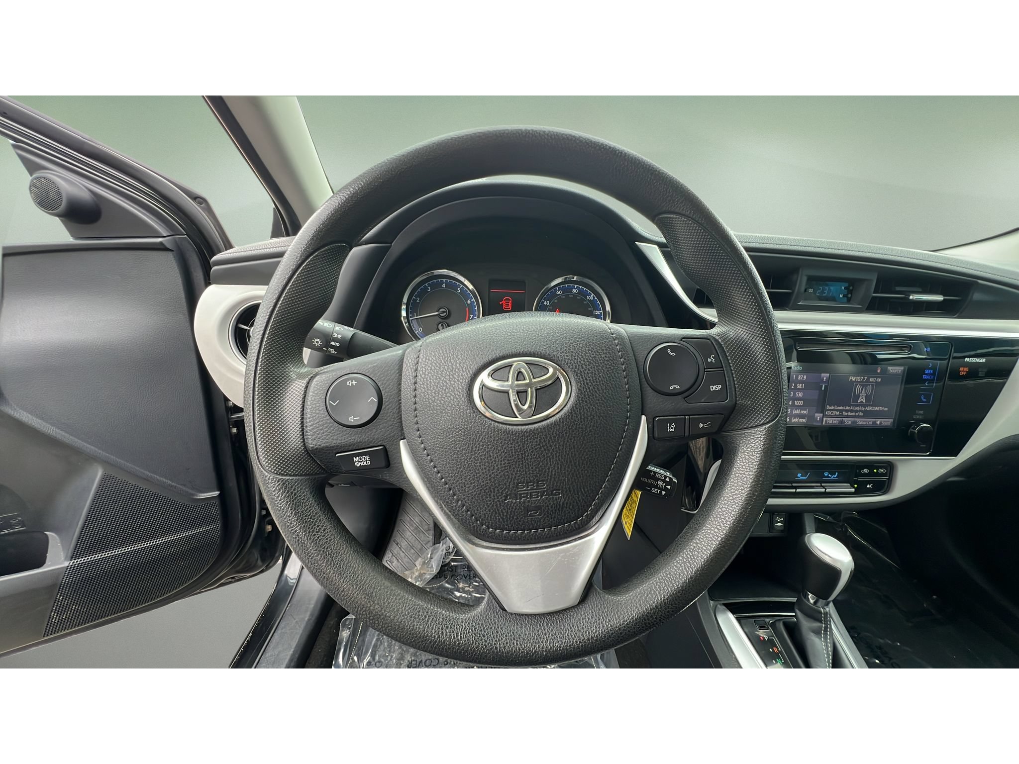 Used 2017 Toyota Corolla LE w/ Carpet Mat Package (TMS) FWD image 22