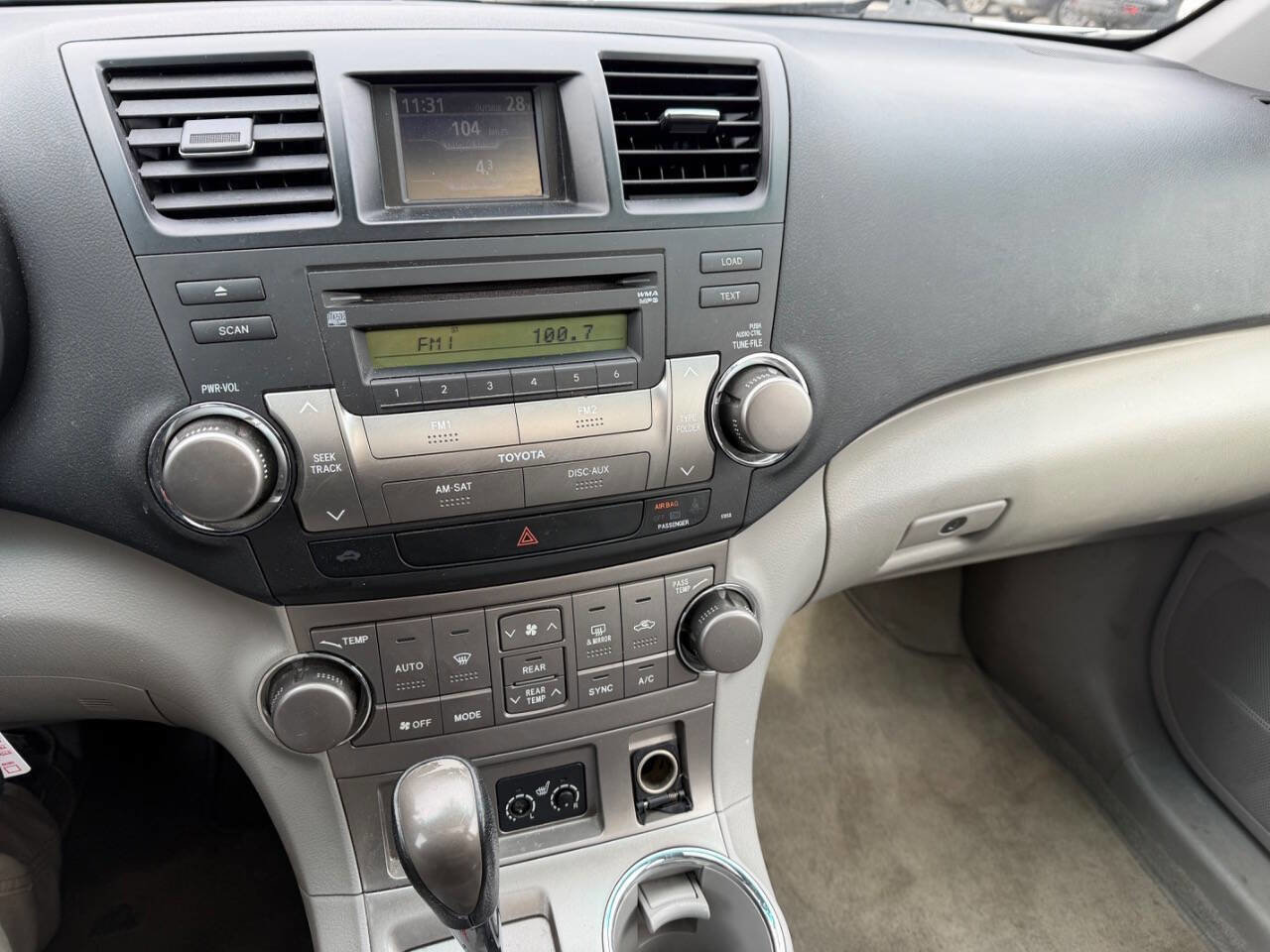 Used 2010 Toyota Highlander SE image 23