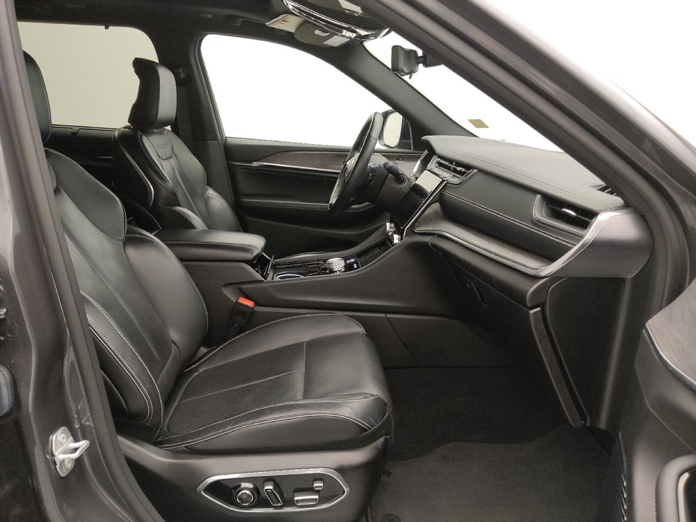 Used 2022 Jeep Grand Cherokee Overland w/ Advanced Protech Group III image 21