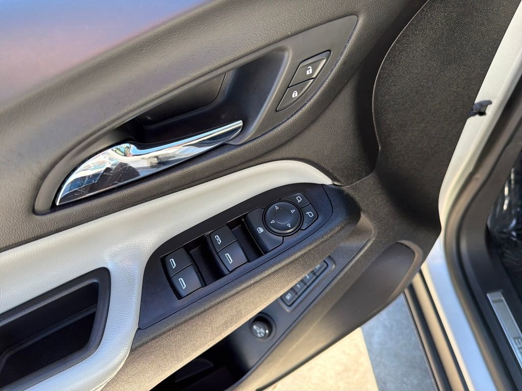 Used 2018 Chevrolet Equinox Premier image 17