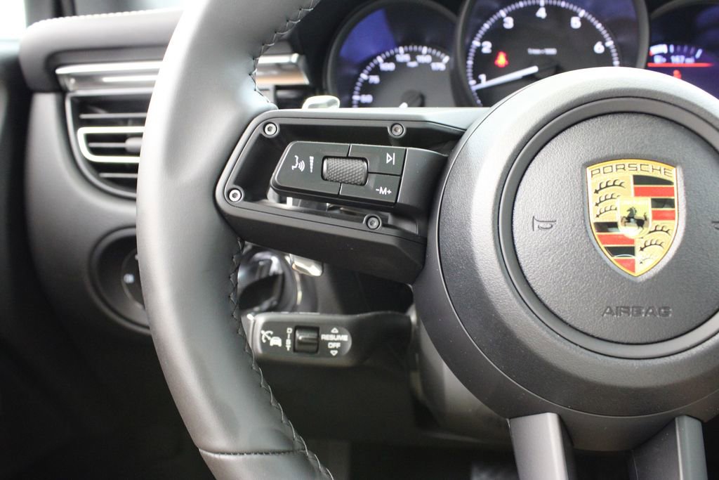 New 2026 Porsche Macan image 33