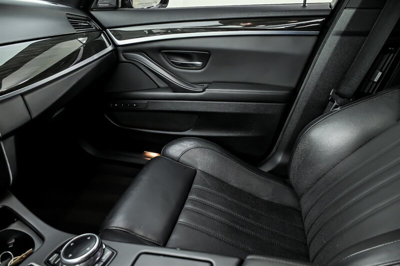Used 2015 BMW M5 RWD image 31