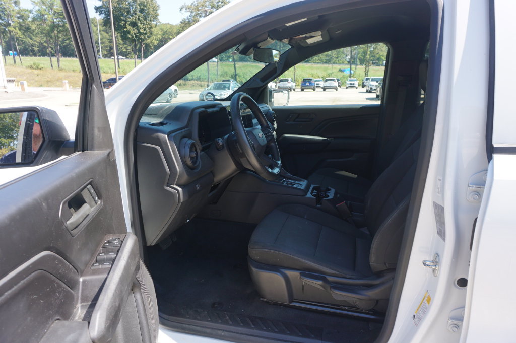 Used 2023 Chevrolet Colorado W/T w/ WT Convenience Package RWD image 2