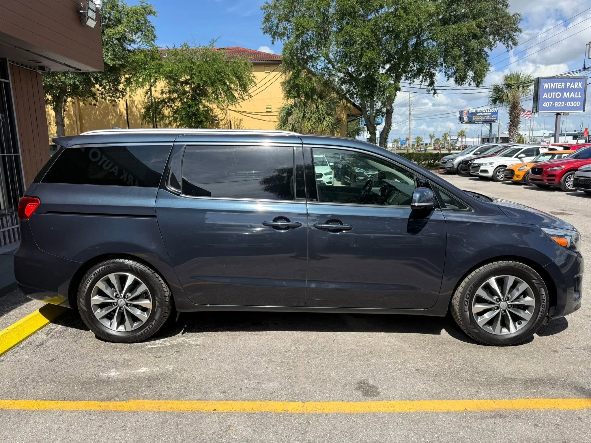 Used 2016 Kia Sedona SX FWD image 4