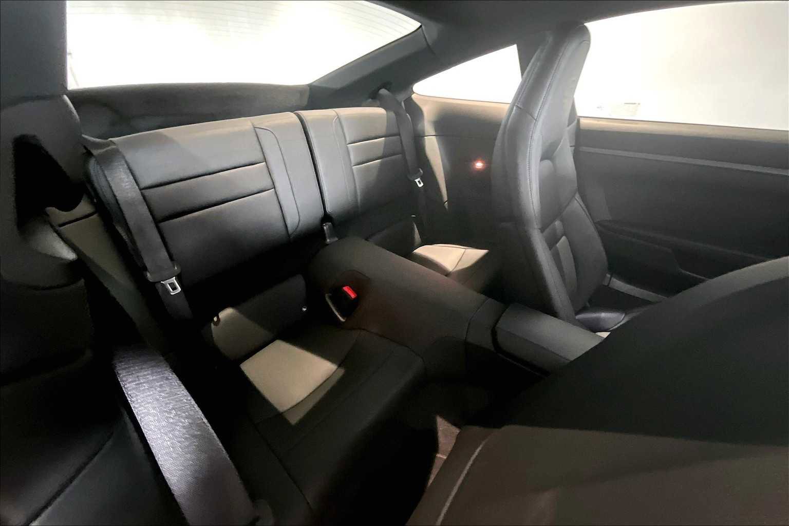 Used 2025 Porsche 911 Carrera image 31