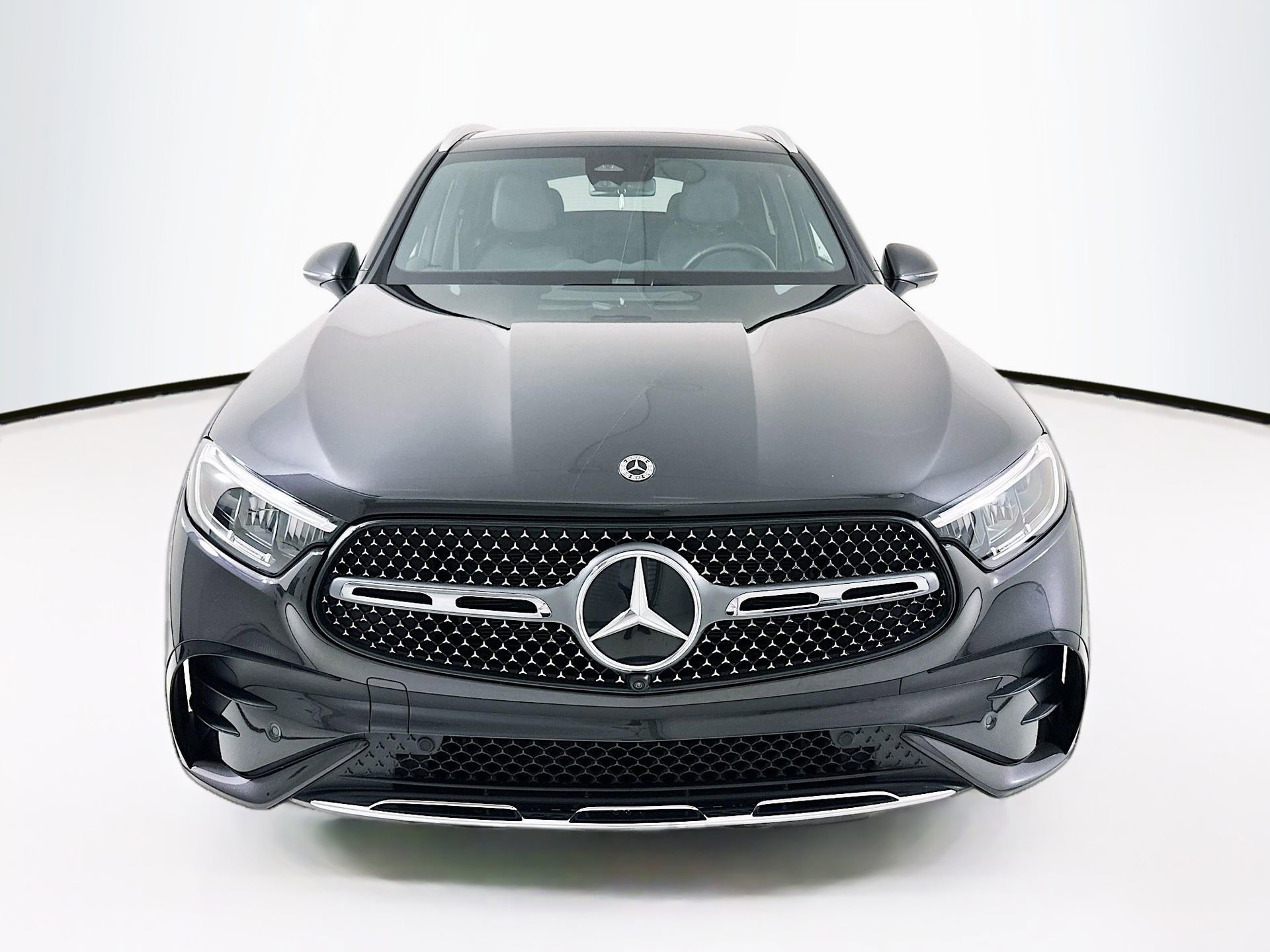 Used 2025 Mercedes-Benz GLC 300 4MATIC image 2