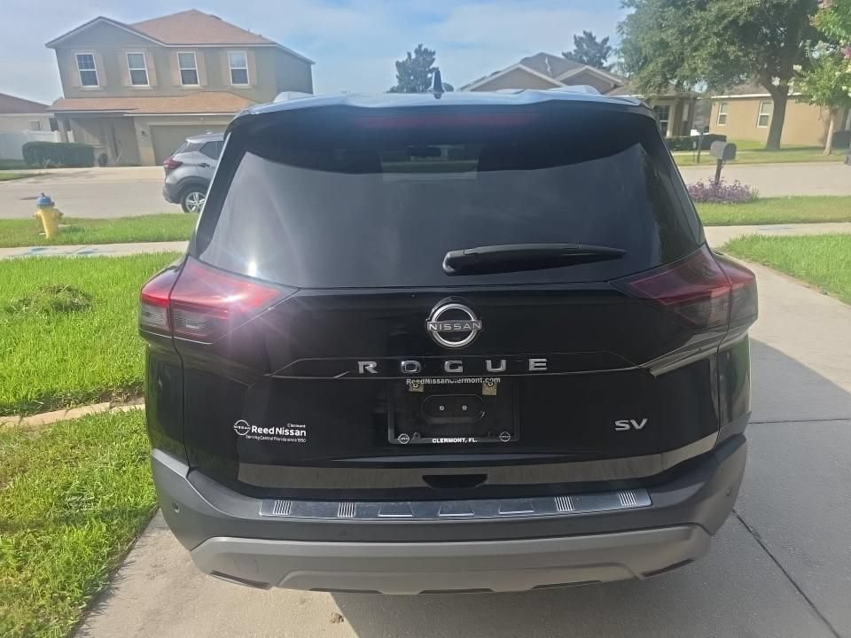 Used 2023 Nissan Rogue SV w/ SV Premium B Package FWD image 3