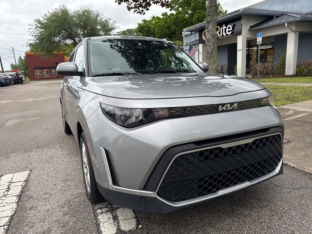 Used 2025 Kia Soul LX w/ LX Technology Package image 2