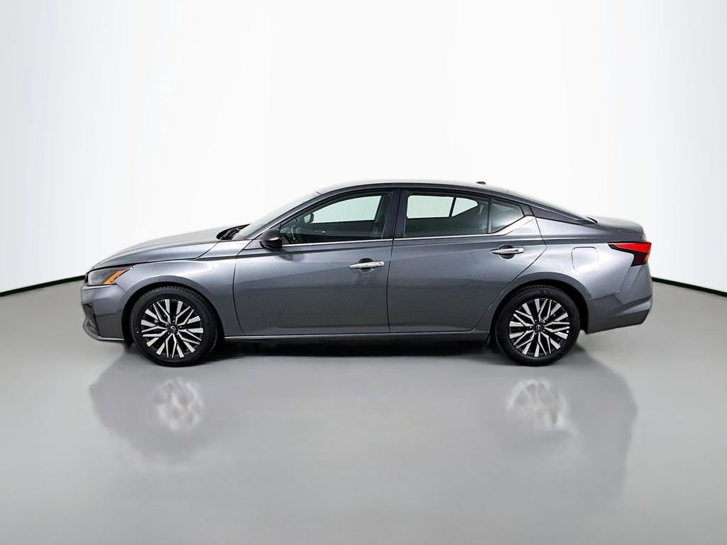 Used 2025 Nissan Altima 2.5 SV FWD image 4