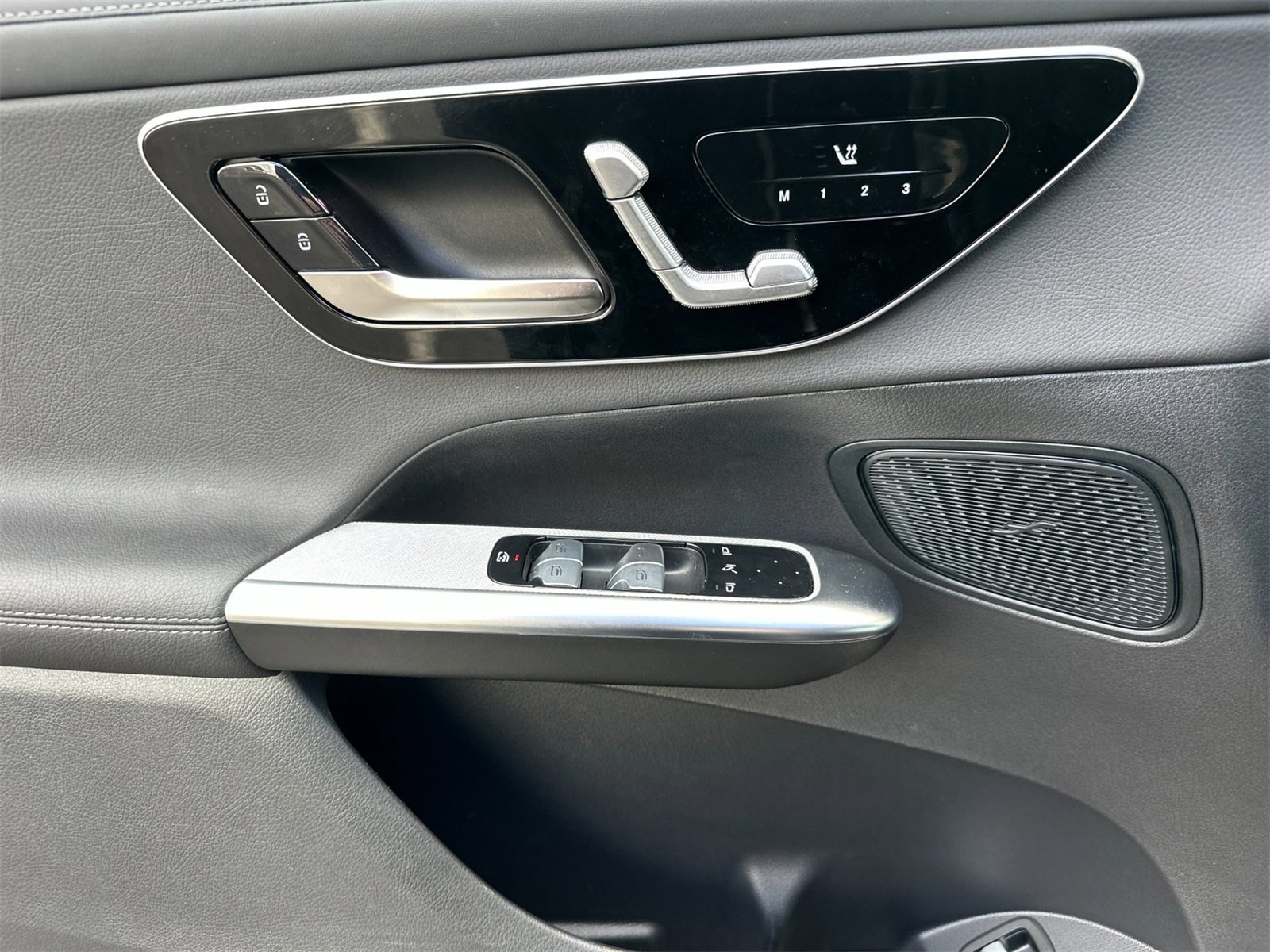 Certified 2025 Mercedes-Benz GLC 300 image 12