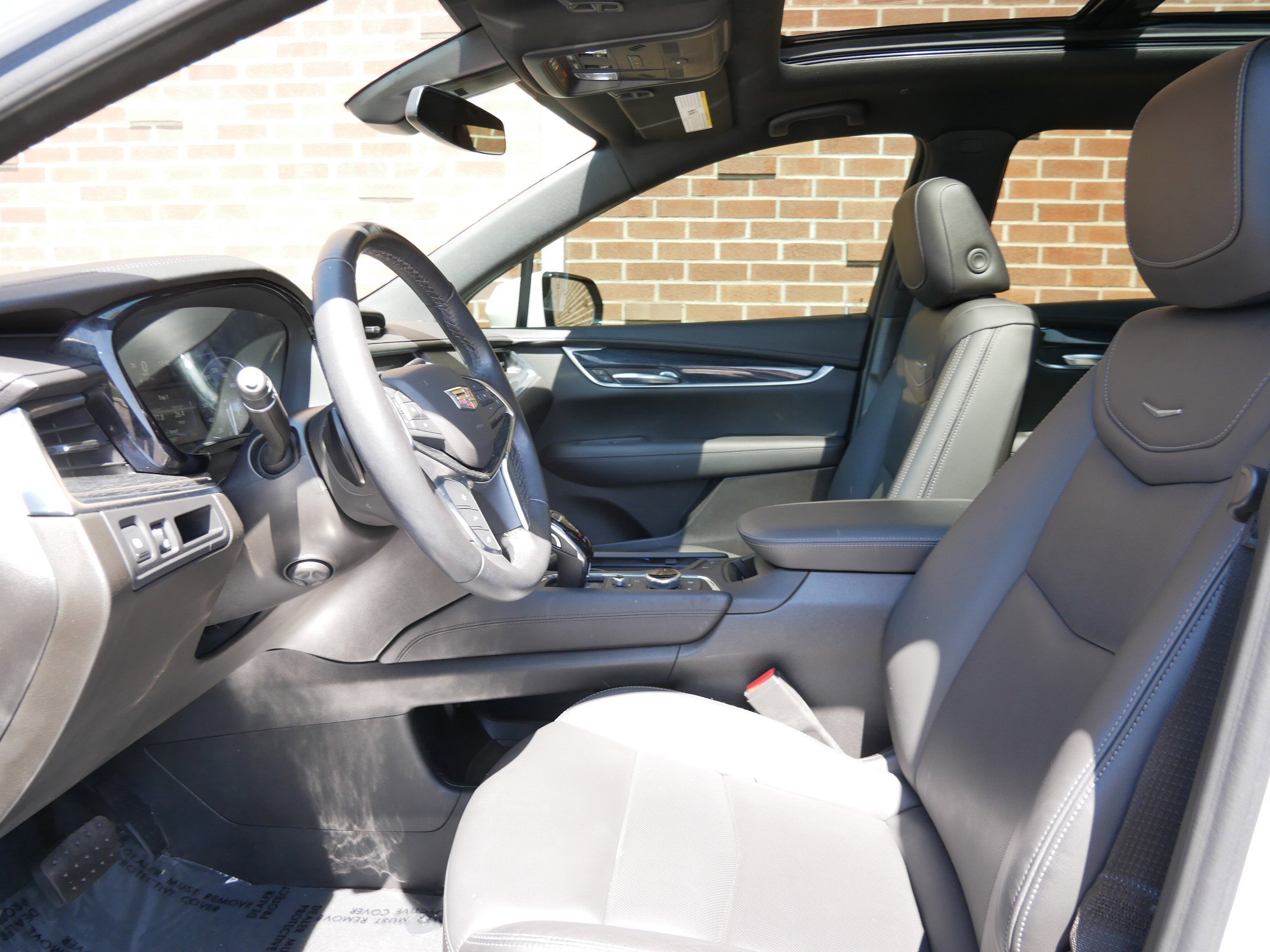 Certified 2022 Cadillac XT5 Premium Luxury FWD image 6