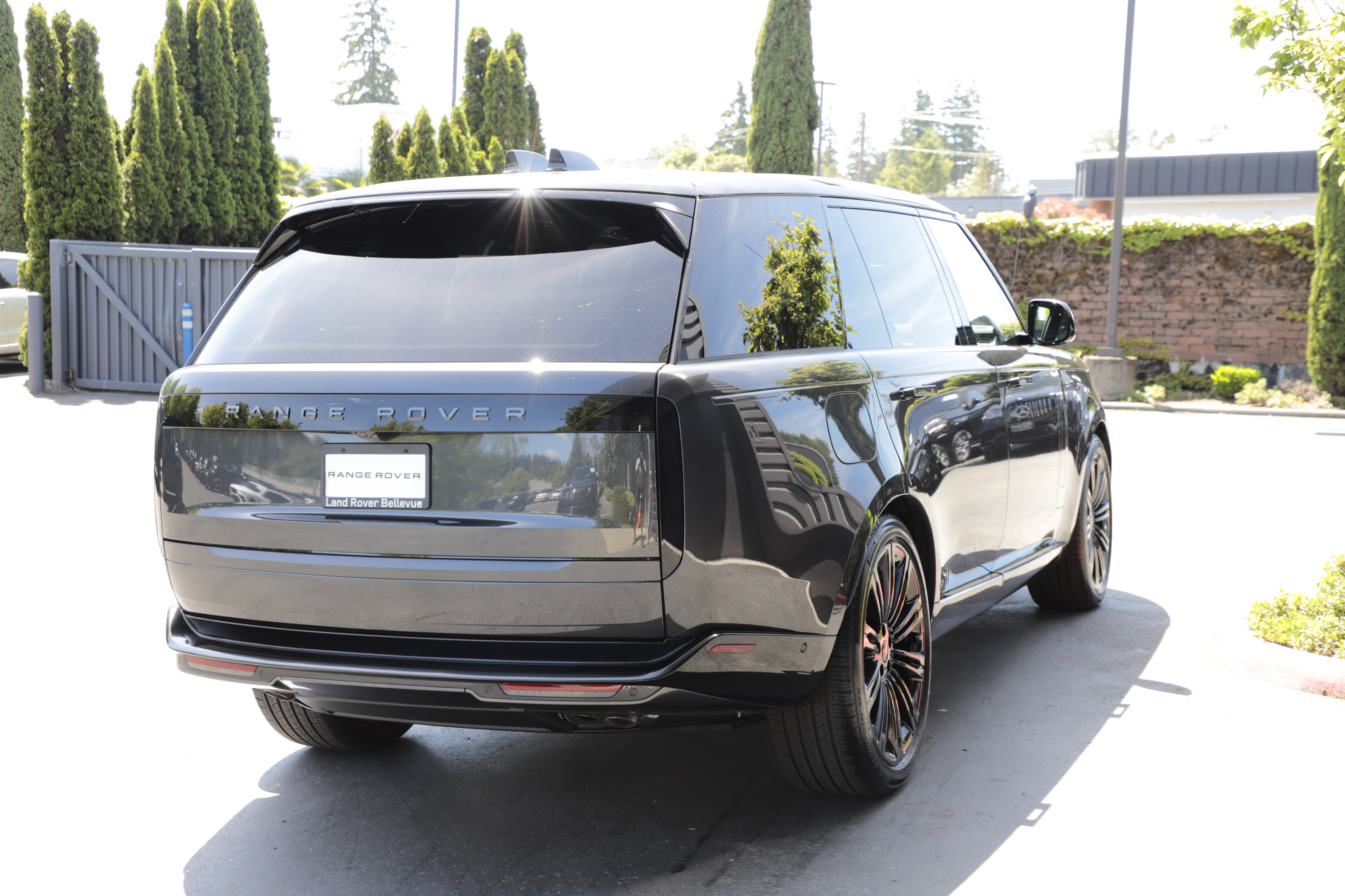 New 2026 Land Rover Range Rover Long Wheelbase SE AWD/4WD image 10