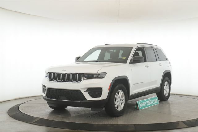 Used 2024 Jeep Grand Cherokee Laredo image 10