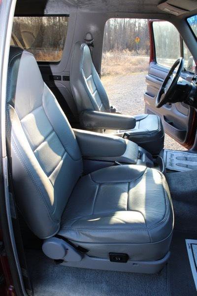 Used 1996 Ford Bronco XLT image 11