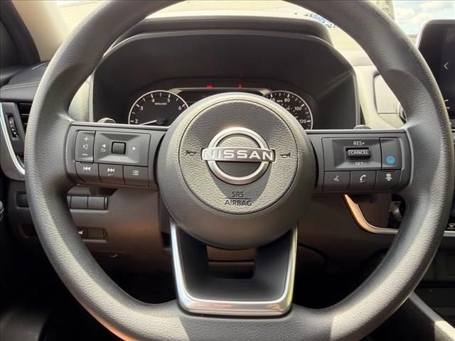 Used 2024 Nissan Rogue SV AWD/4WD image 16