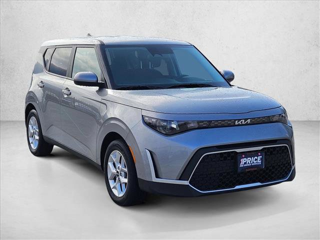 Used 2025 Kia Soul LX w/ LX Technology Package image 3