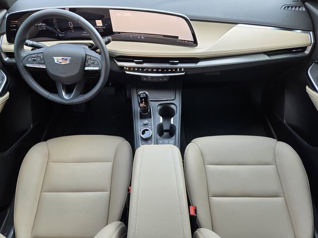 Used 2024 Cadillac XT4 Luxury w/ Cold Weather Package FWD image 28