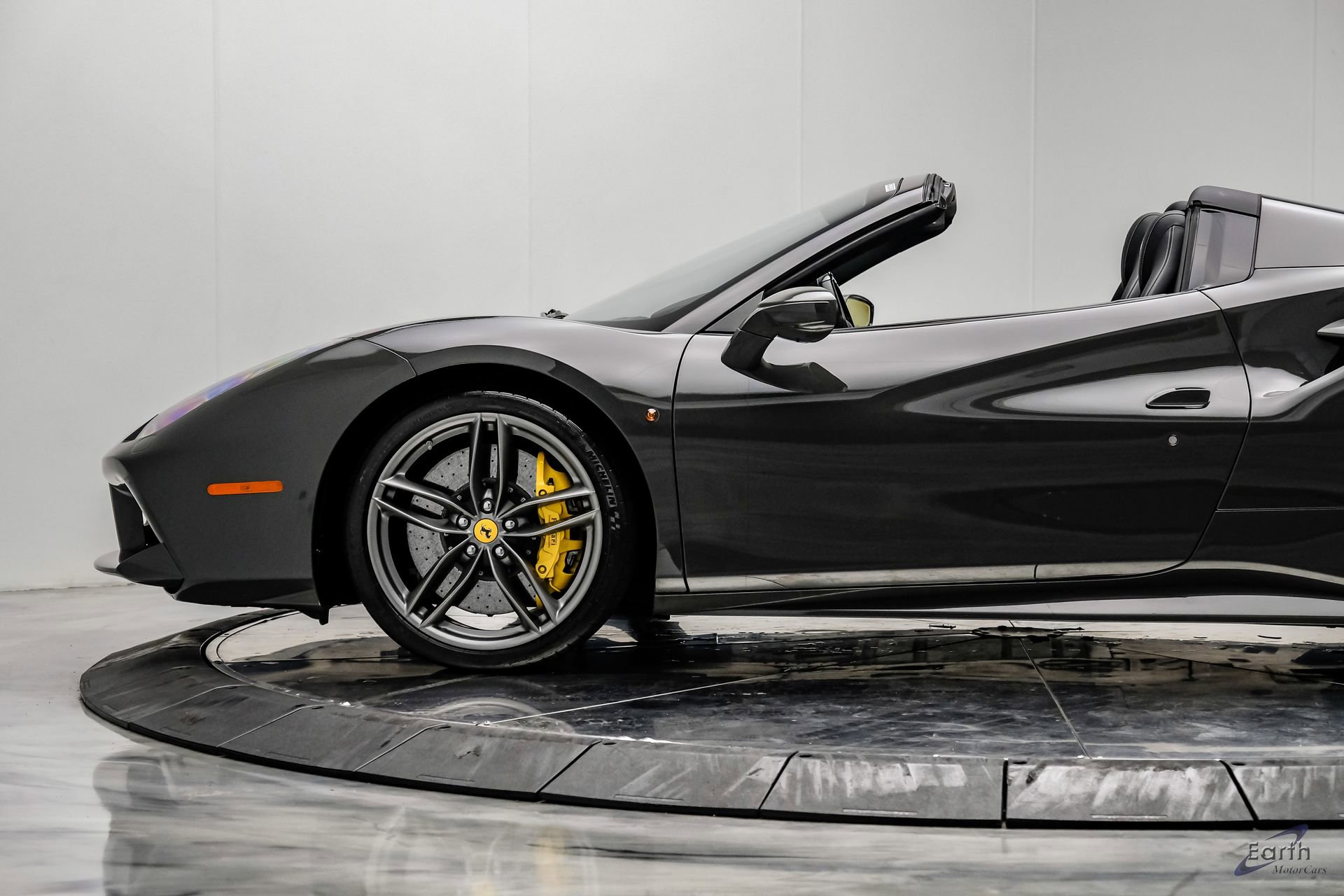 Used 2018 Ferrari 488 Spider RWD image 11