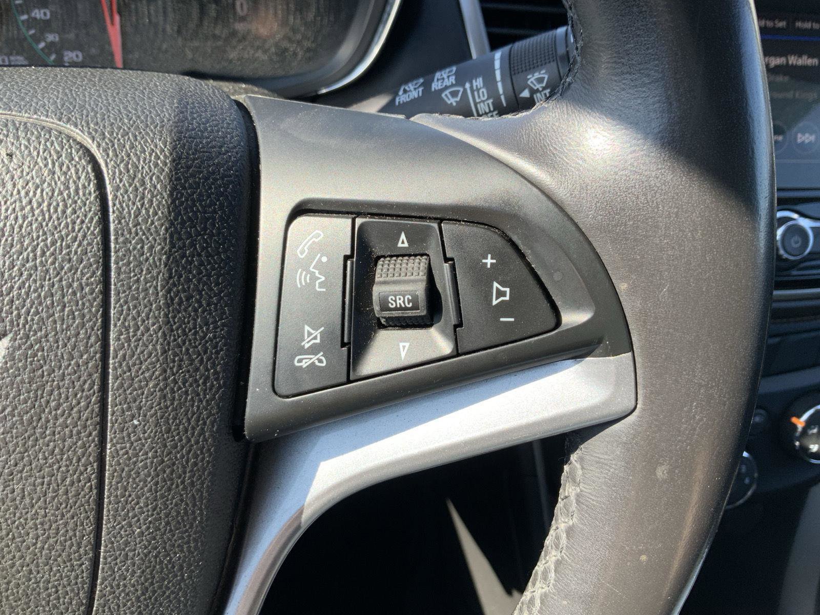 Used 2018 Chevrolet Trax LT w/ LT Convenience Package FWD image 27
