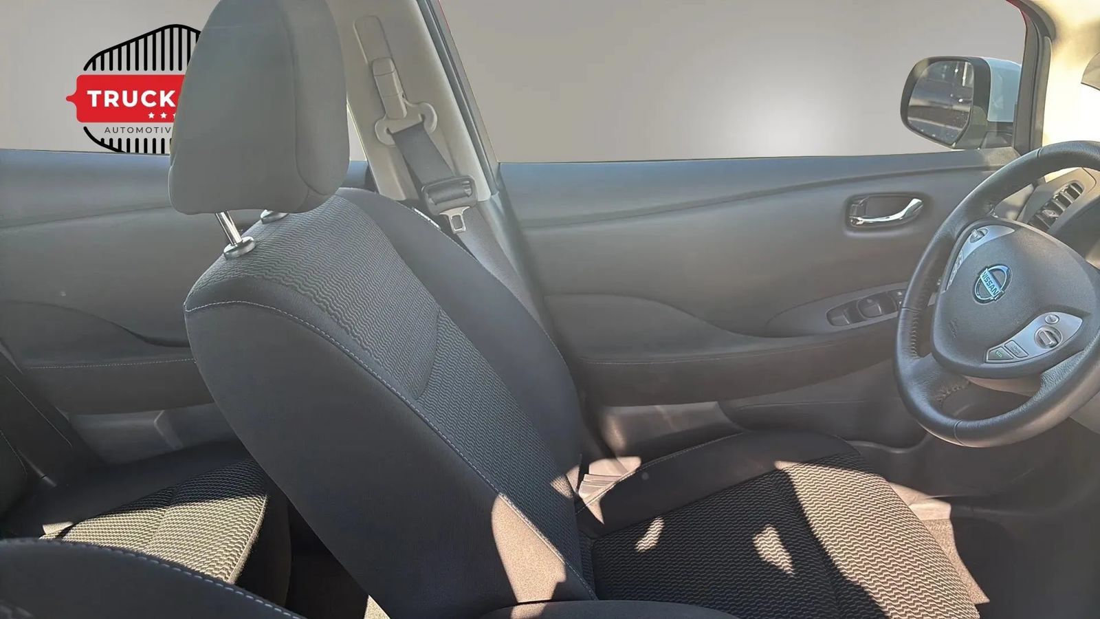Used 2015 Nissan Leaf S FWD image 19