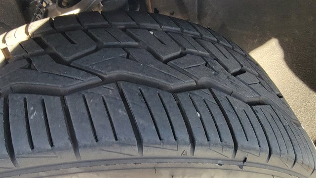 Used 2021 GMC Yukon XL Denali w/ Denali Premium Package image 12