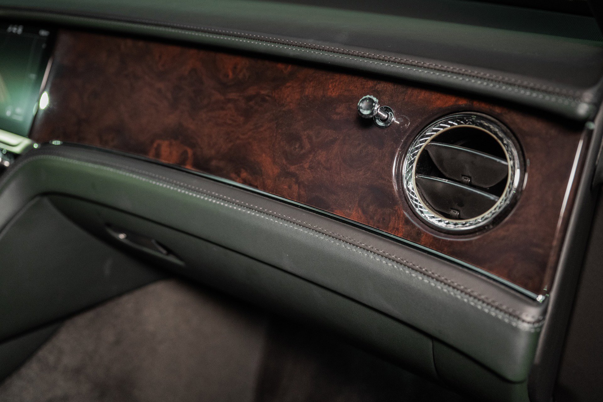 Used 2022 Bentley Flying Spur V8 image 51