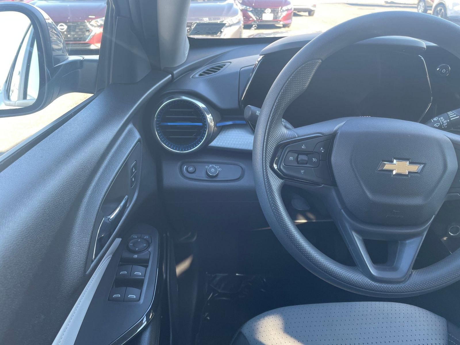 Used 2025 Chevrolet Trax LT image 33