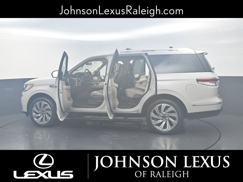 Used 2023 Lincoln Navigator Reserve image 28