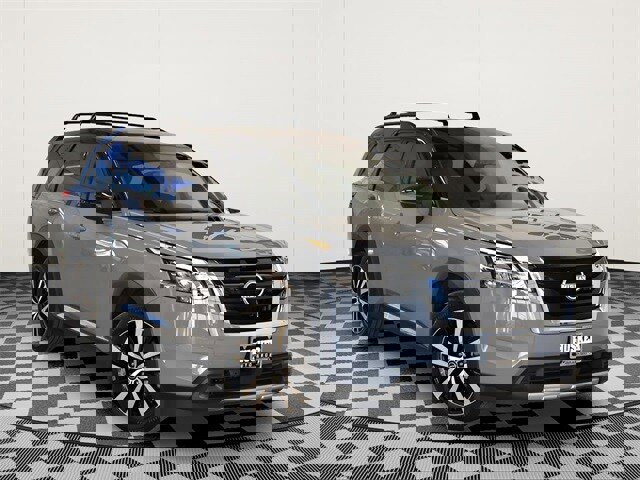 Used 2024 Nissan Pathfinder Platinum w/ Cargo Package