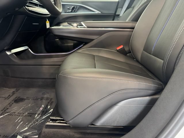 New 2026 Cadillac Lyriq Luxury AWD/4WD image 5