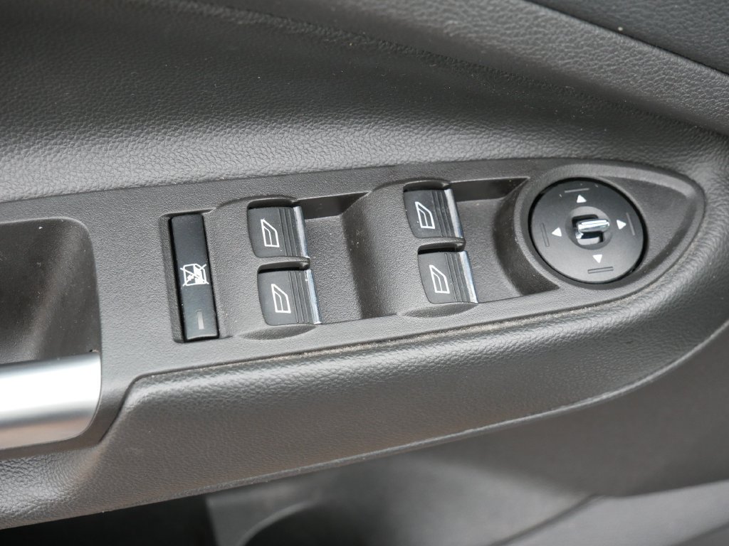 Used 2016 Ford Escape SE w/ SE Leather Comfort Package FWD image 17