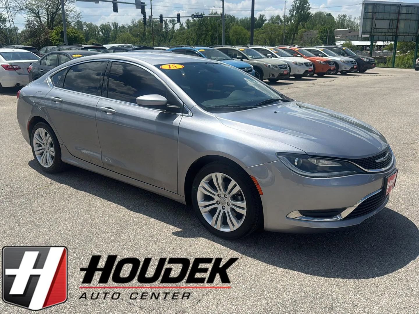 Used 2015 Chrysler 200 Limited w/ Convenience Group image 1