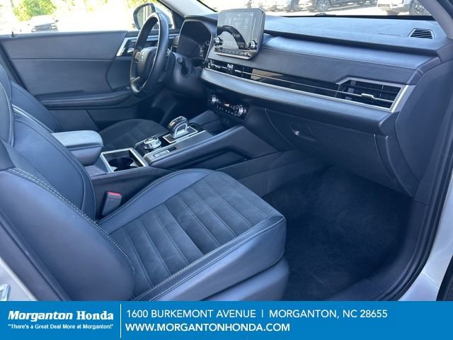 Used 2024 Mitsubishi Outlander SE Black Edition AWD/4WD image 39