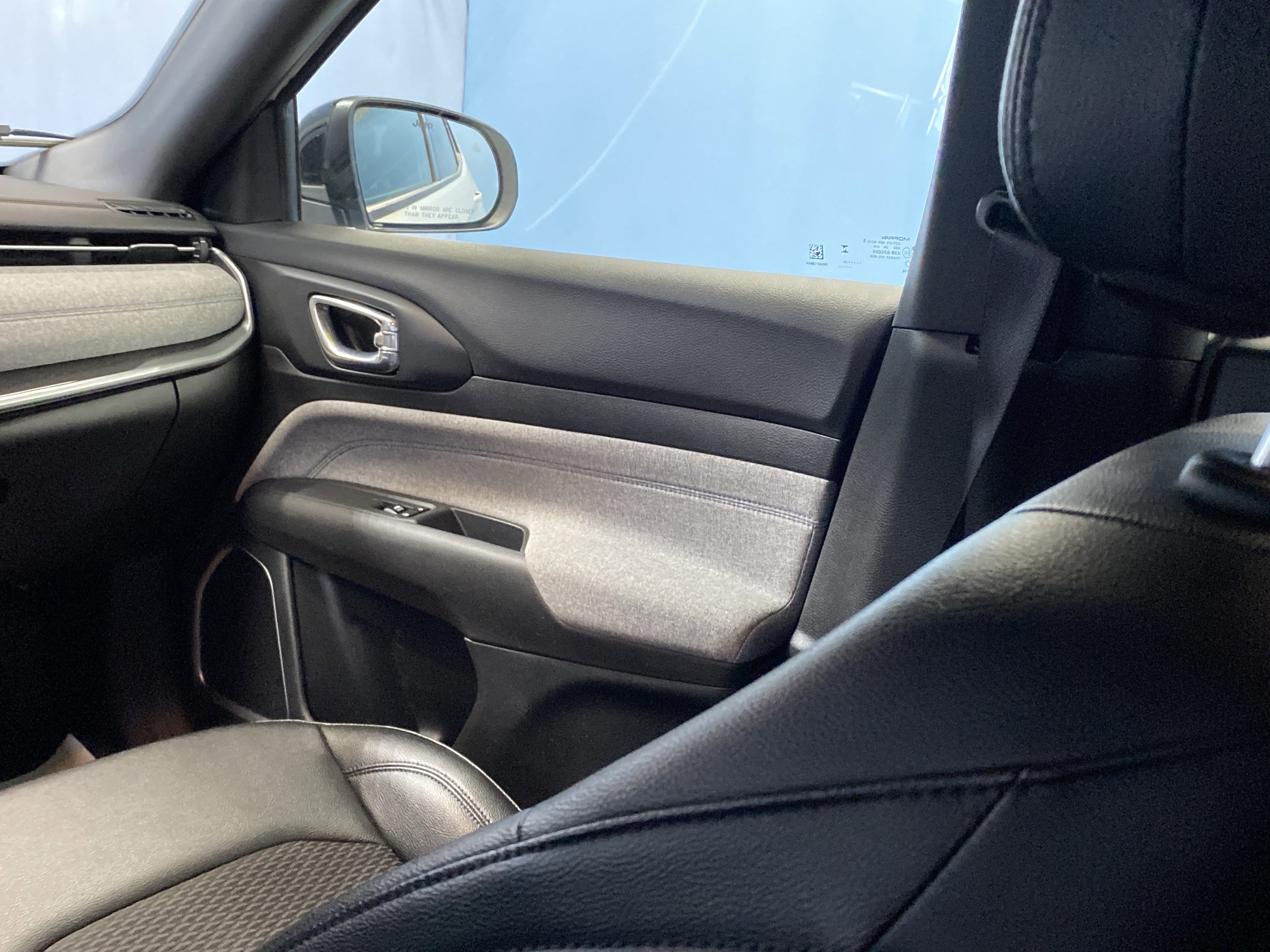 Certified 2024 Jeep Compass Latitude image 27