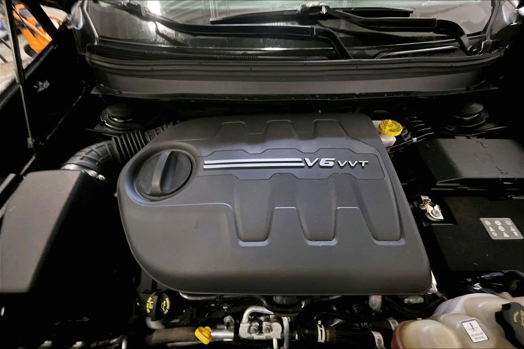 Used 2020 Jeep Cherokee Trailhawk w/ Comfort & Convenience Group image 29