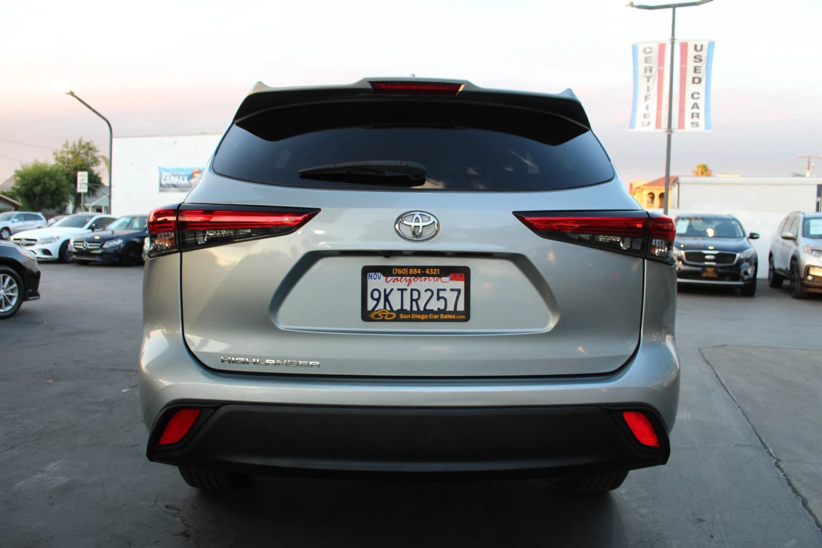 Used 2021 Toyota Highlander L FWD image 4