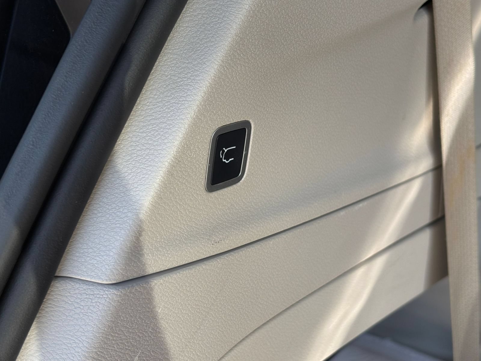 Used 2024 Chrysler Voyager LX FWD image 22