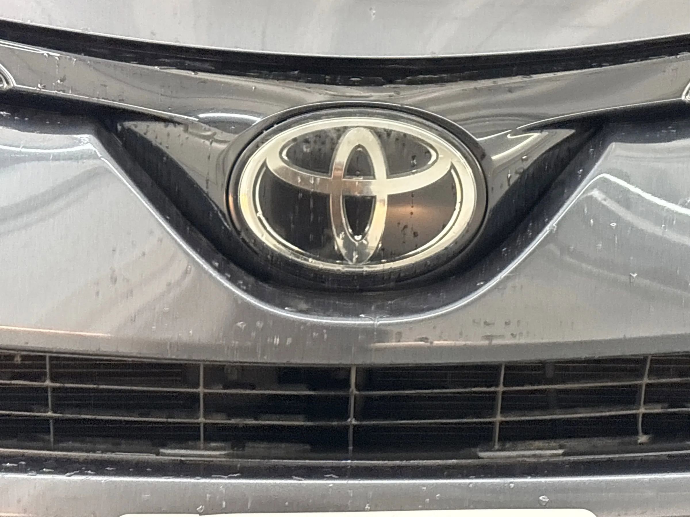 Used 2018 Toyota RAV4 LE image 34