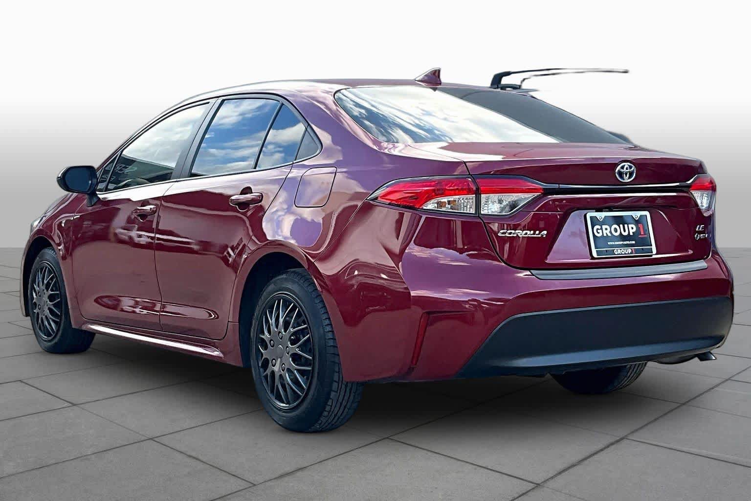 Used 2025 Toyota Corolla LE FWD image 12