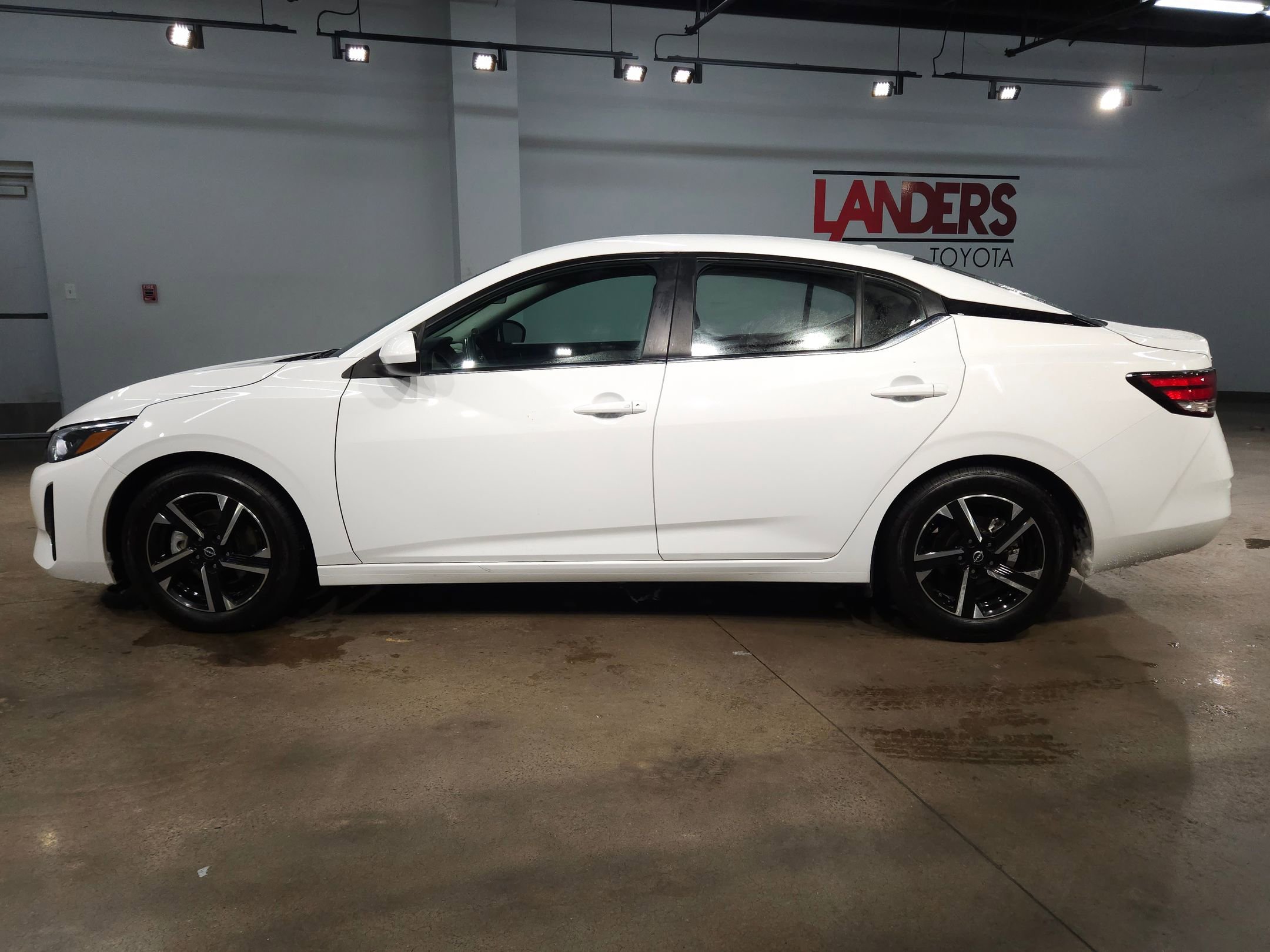 Used 2024 Nissan Sentra SV image 4