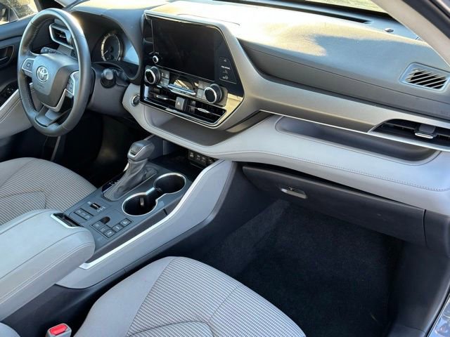 Used 2024 Toyota Highlander LE image 24