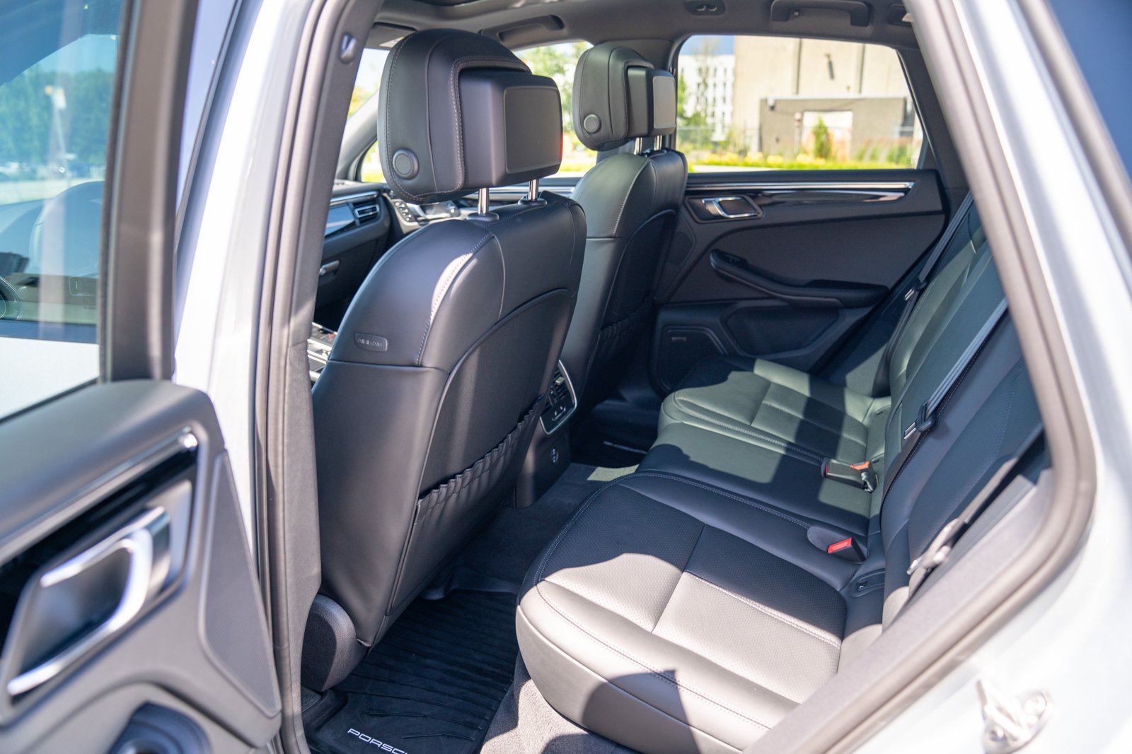 Certified 2026 Porsche Macan AWD/4WD image 22
