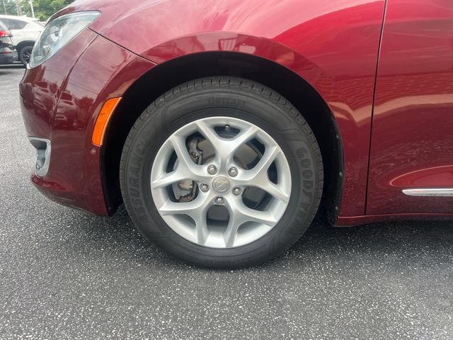 Used 2017 Chrysler Pacifica Touring-L Plus w/ Advanced Safetytec Group FWD image 28
