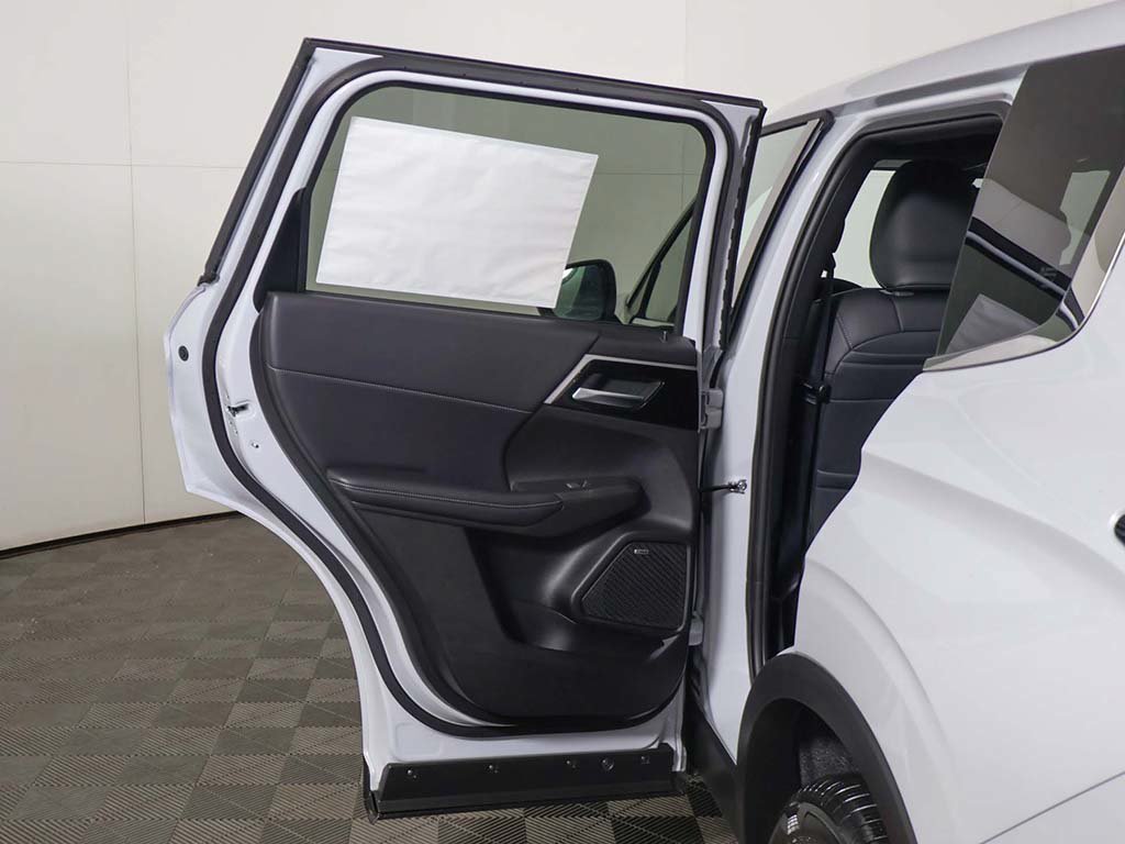 New 2026 Mitsubishi Outlander LE AWD/4WD image 23